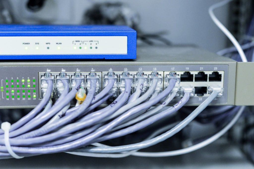 network-switch-with-cables-min